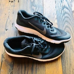 Nike women’s shoes - black size 10